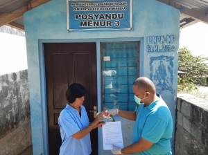 PEMBAGIAN PITA LILA ANTISIPASI MASALAH GIZI BALITA